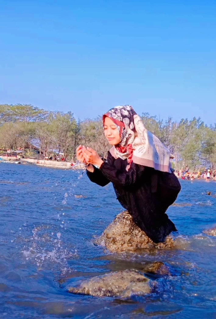 Habis selesai revisian skripsi, saatnya merefresh pikiran🌊