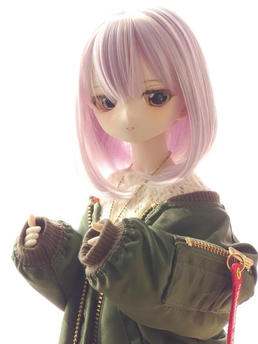 m.t*さんちのウィッグもう着きました! 対応が爆速ですね長さも毛量も色合いも良すぎる(全く印象が違う2枚ですが)。この子の髪型もやっと固定できそうです。でももう少し短いのも欲しい。#mtウィッグ 