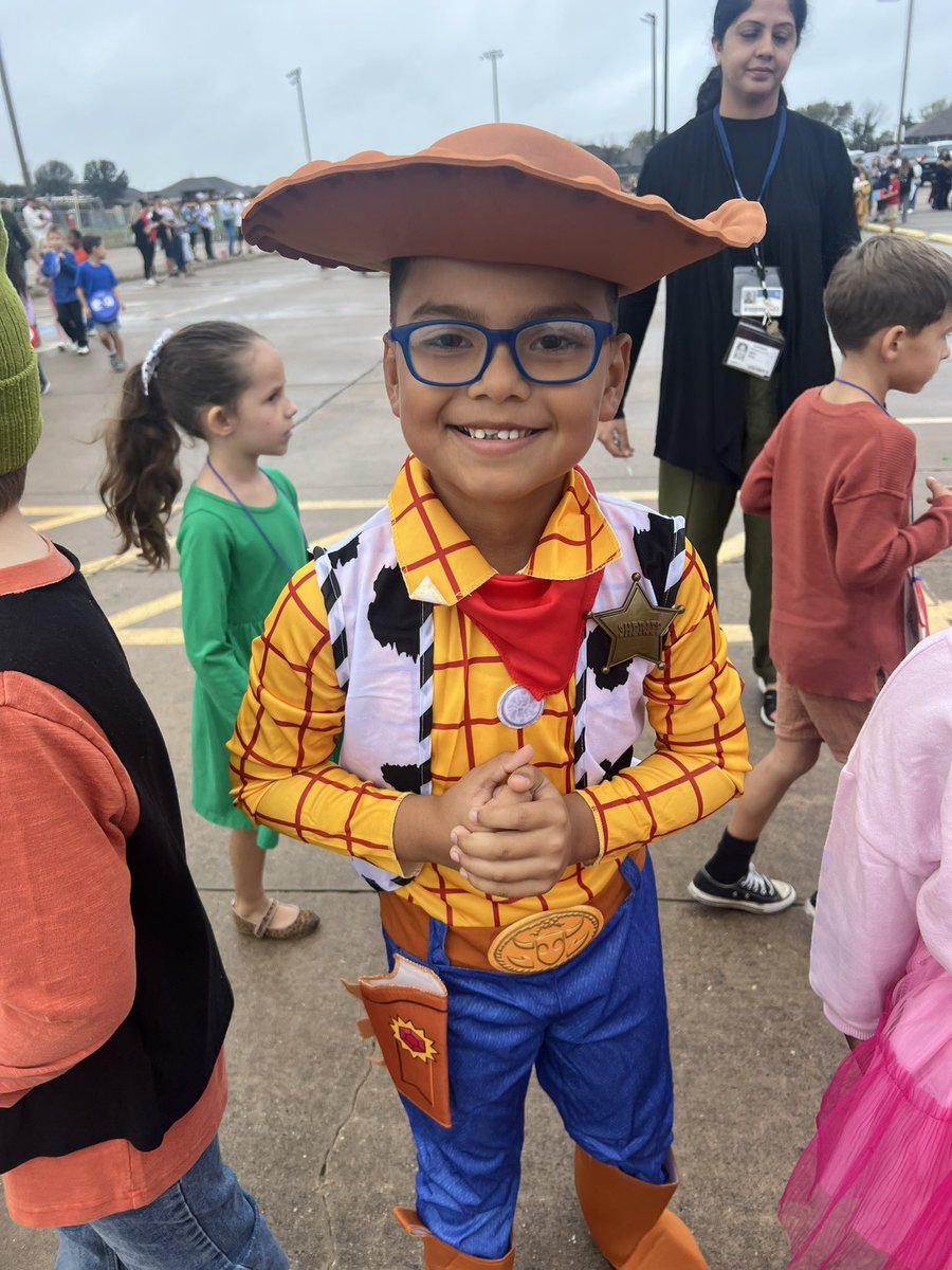 WeirClass's tweet image. We loved our Character Parade last week! @AISDBrockett