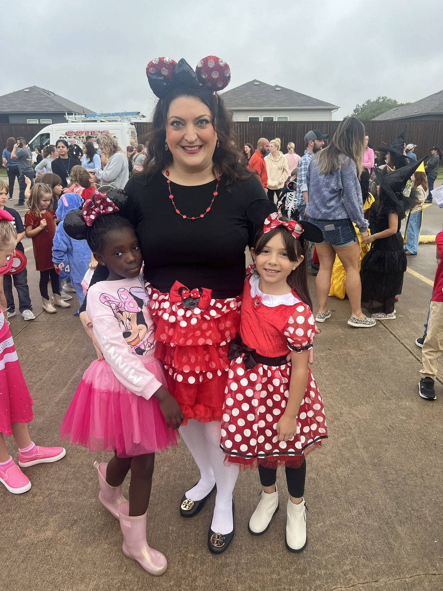 WeirClass's tweet image. We loved our Character Parade last week! @AISDBrockett