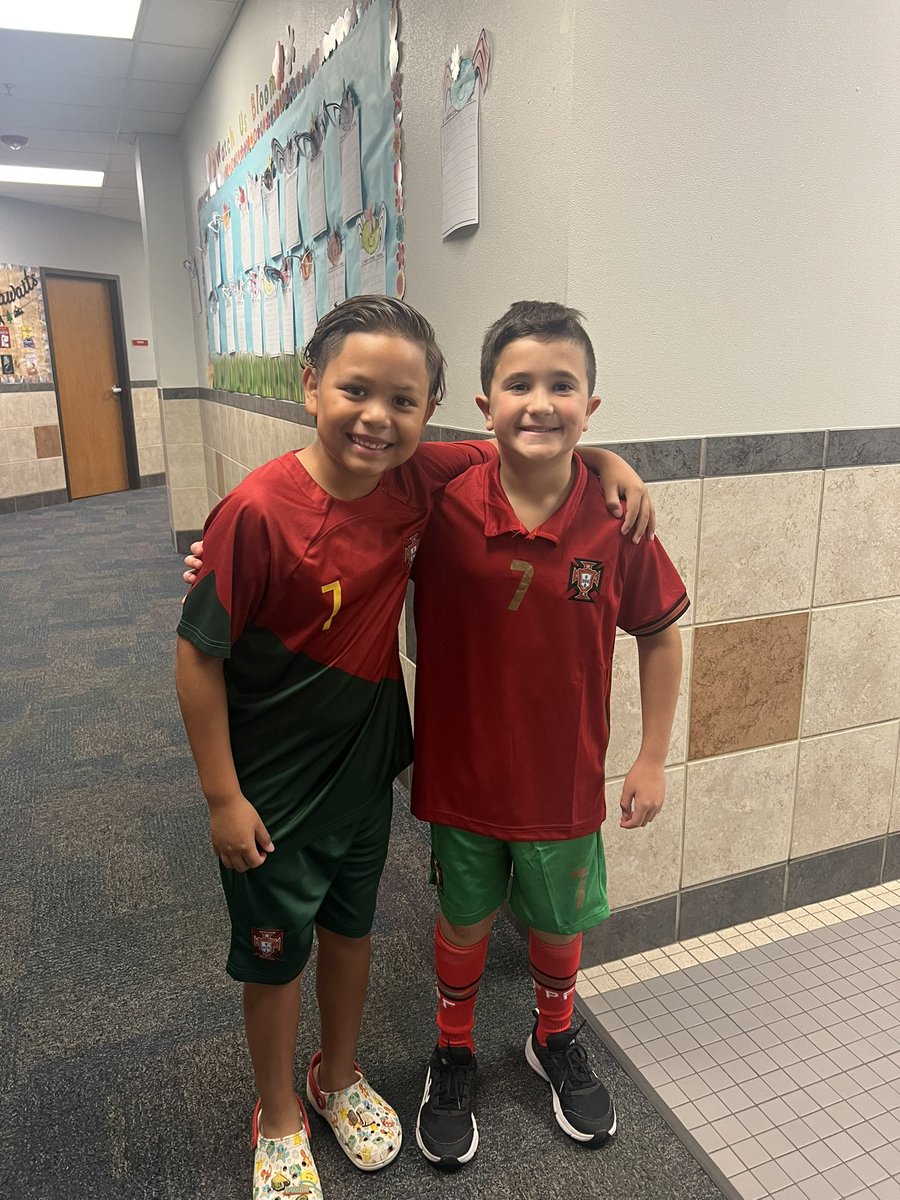 WeirClass's tweet image. We loved our Character Parade last week! @AISDBrockett