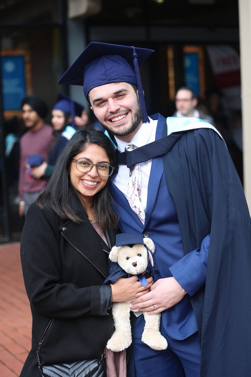 DeakinAdmission's tweet image. When the tassel was worth the hassle! ✅🎓

#DeakinGrad | #DeakinAlumni | #DiscoverDeakin | #DeakinUniversity