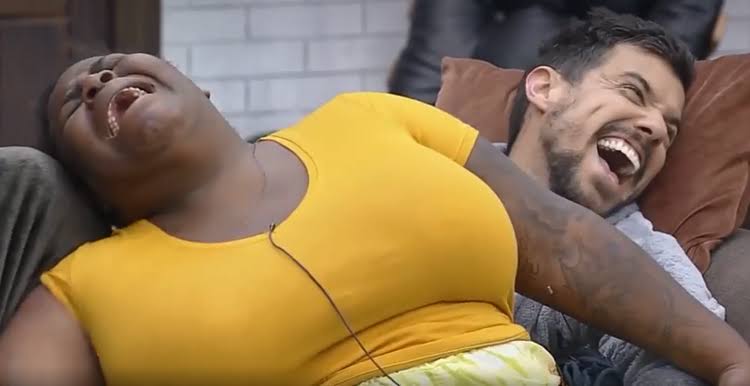 Radhasso's tweet photo. Radamés preocupado com a mulher dele aqui fora achar que ele quer pegar a Márcia Fu... Sim, a Márcia Fu kkkkkkkkkkkkkkkkkkkkkkkkkkkkk 

#AFazenda #EliminaçãoAFazenda https://t.co/4lW85AoerT