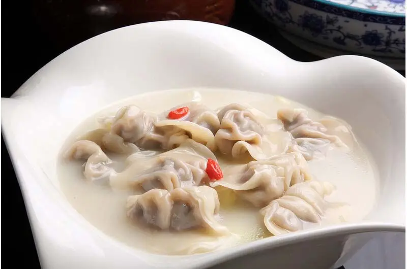 chiguapeiqi0801's tweet photo. #The24TraditionalChineseSolarTerms #SlightHeat #Mid-July 头伏吃饺子是传统习俗，伏日人们食欲不振，往往比常日消瘦，俗谓之苦夏，而饺子在传统习俗里正是开胃解馋的食物，并且还有很好的滋补效果。 https://t.co/GHhj1jzrho