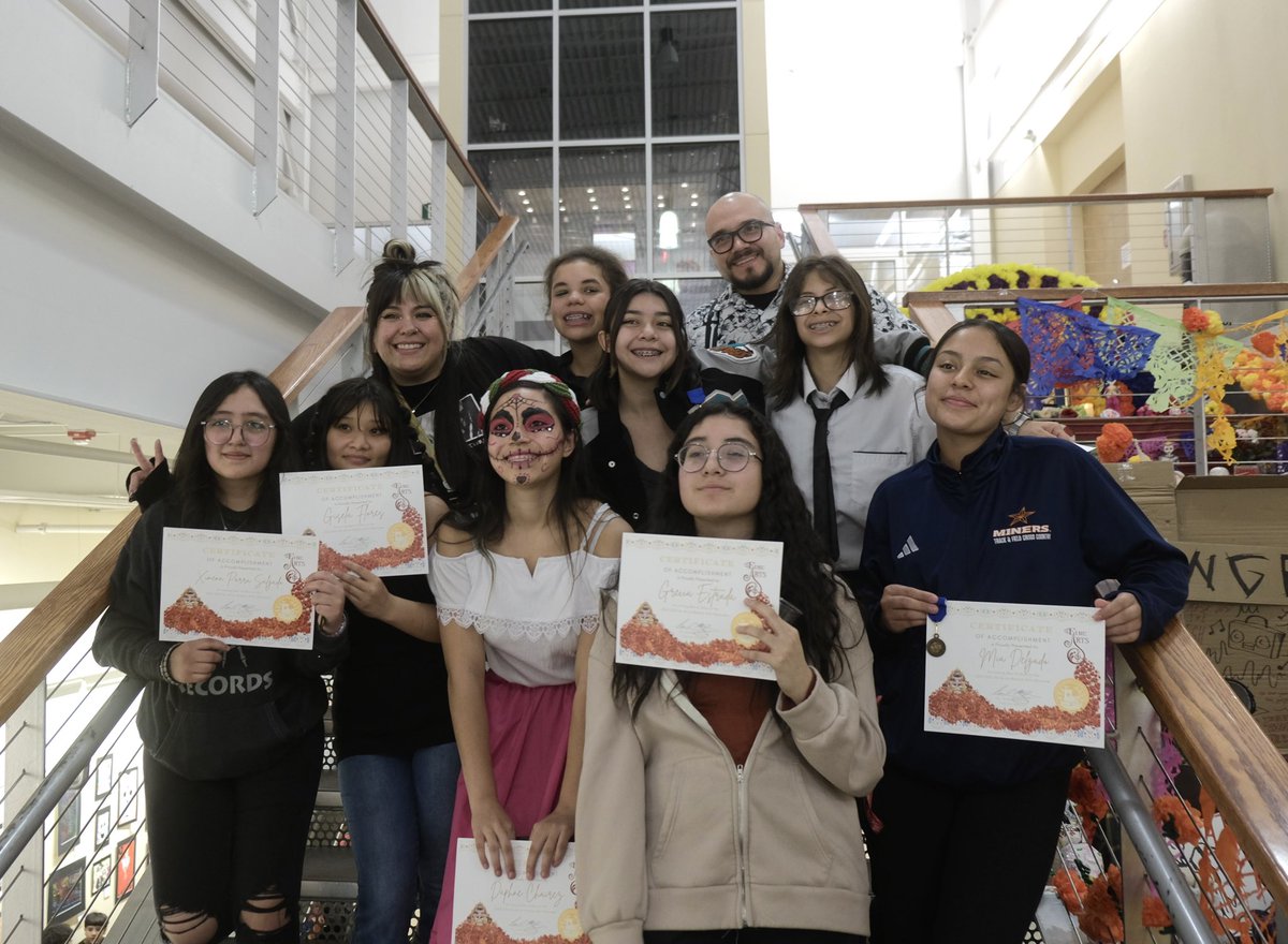Bee_SanchezArt's tweet photo. WOOH! 🥳we took home best of show for the 1st ever Dia de Los Muertos competition for @SocorroISD @SISD_FineArts! Big congratulations to all our our students for helping us contribute or create art works for this altar showcase! @iortega_PHHS #PHHSArtClub #spARTans 🧡🩵@PHills_HS https://t.co/N25HS0nXZQ