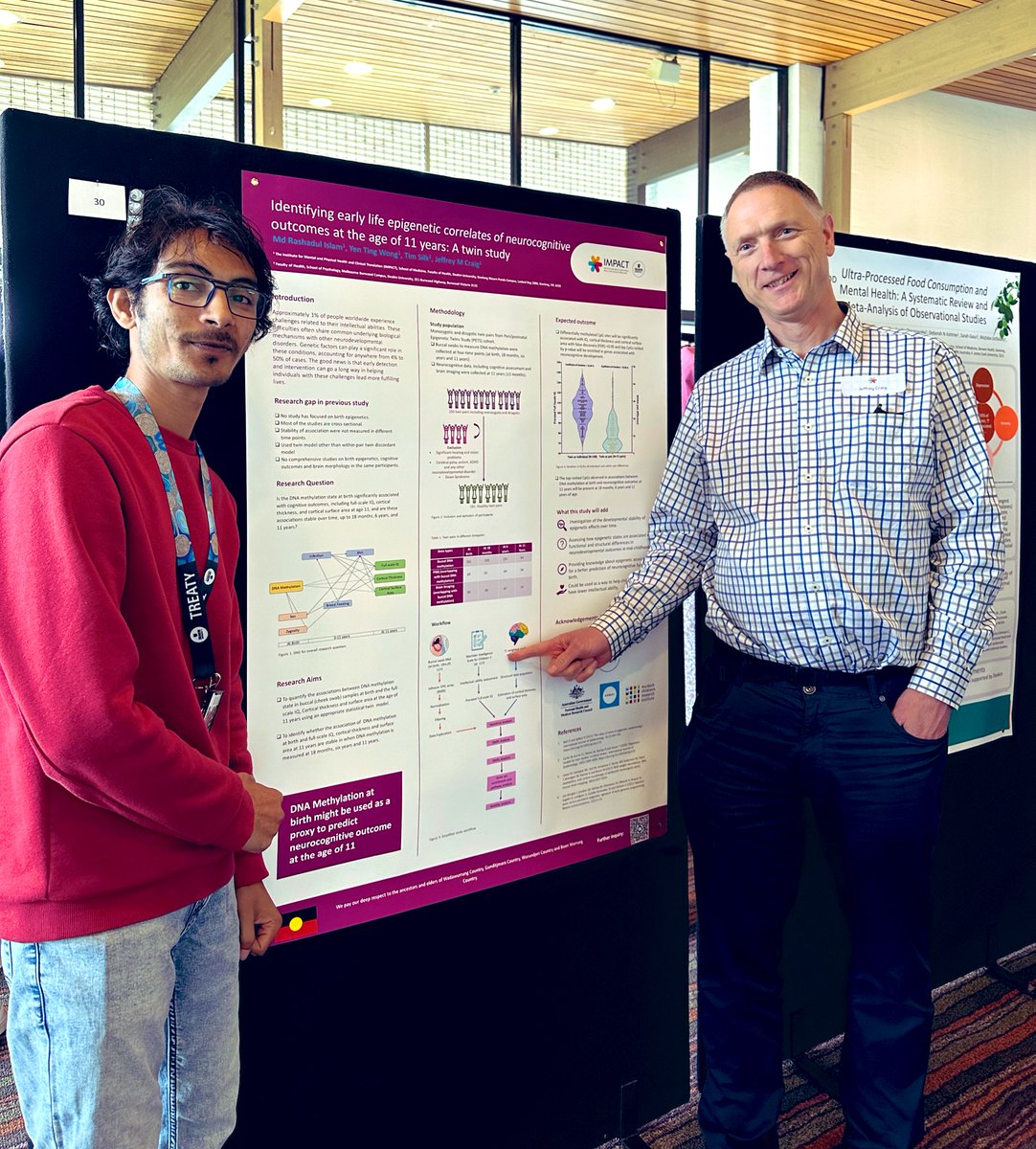 Presenting poster at @IMPACTDeakin Showcase. Happy to have my supervisor came across to explain with confidence.