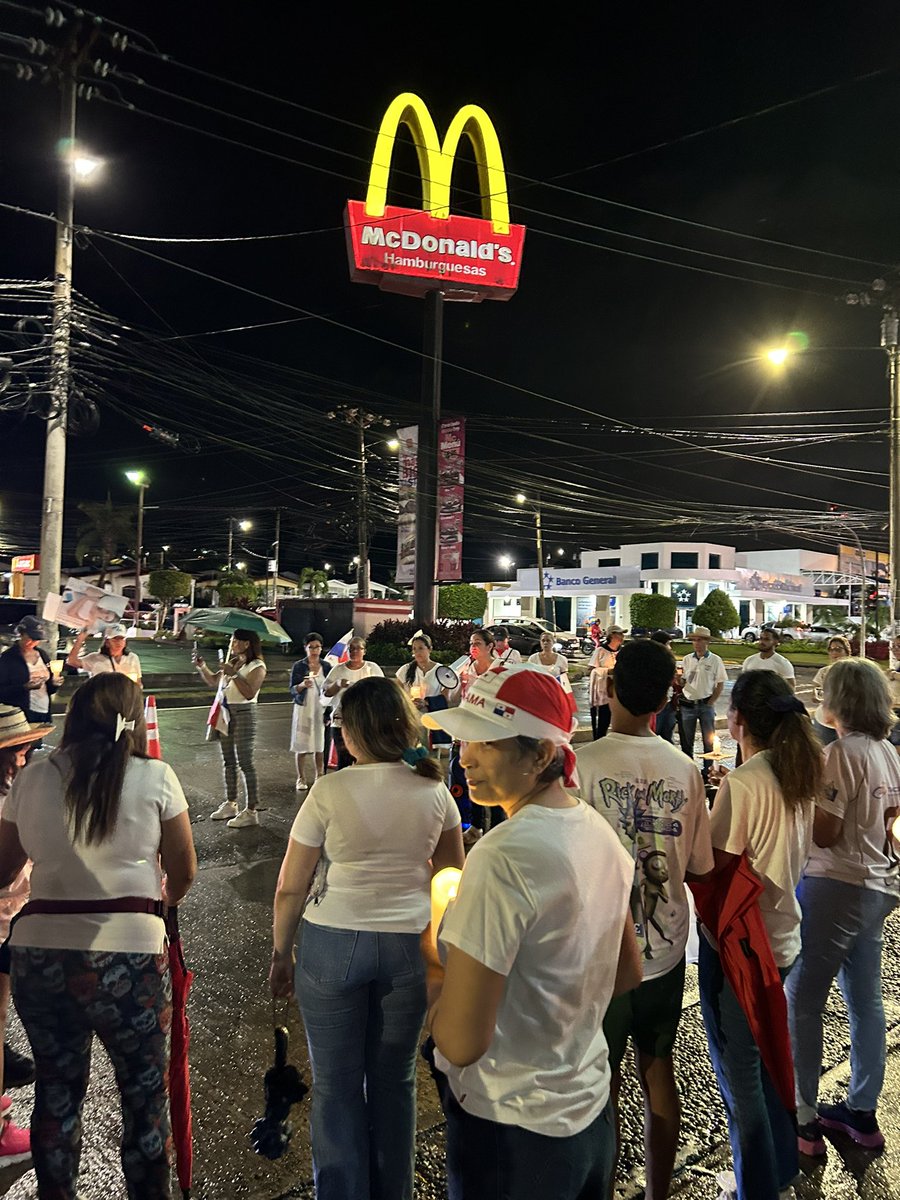 <a href="/criticaenlinea/">Diario Critica.Pa</a> Vigilia en Brisas pacífica 
Por eso no lo pasan en los medios