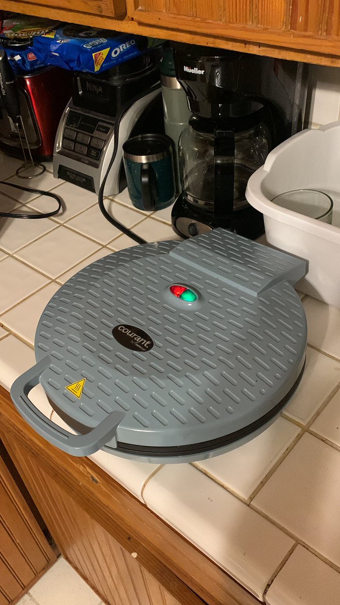 BeanzAndrew_'s tweet photo. I can’t be the only one that uses these to make frozen pizzas… right? https://t.co/qz2vqfQDjA