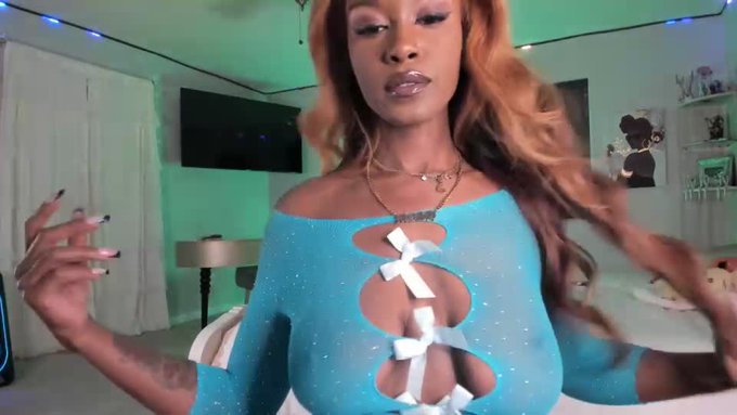 Jezabel Vessir is live now! https://t.co/qPNOti0eB9 https://t.co/NX2Oj4vTy9