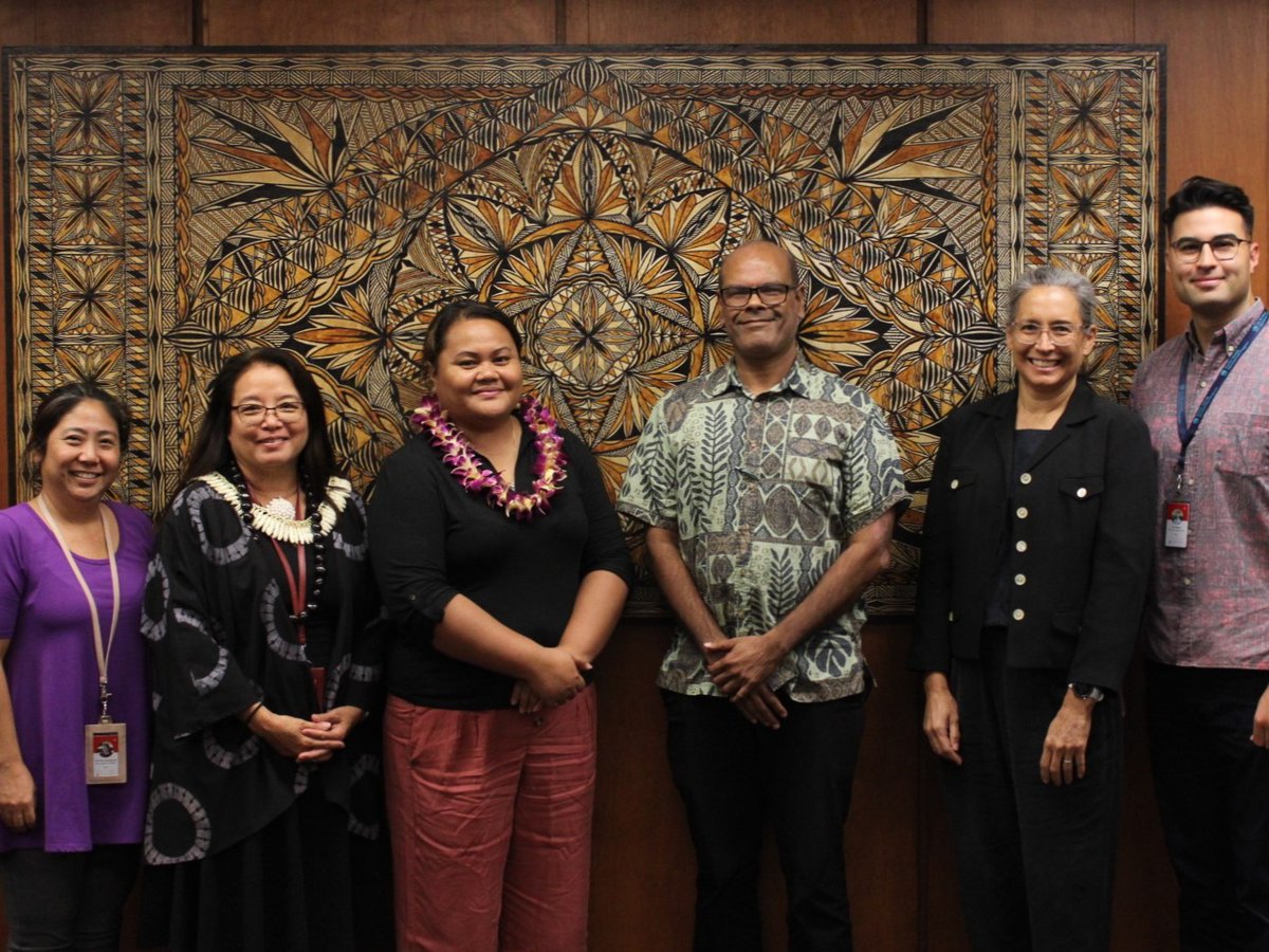 PIDP_EWC's tweet image. Gathering at the @EastWestCenter, we discussed collaborative opportunities with Honorable Elina P. Akinaga, Secretary of the Department of Resources and Development for the Federated States of Micronesia alongside Dr. Sumeet Saksena, @EWCResearch Senior Fellow. #PIDP