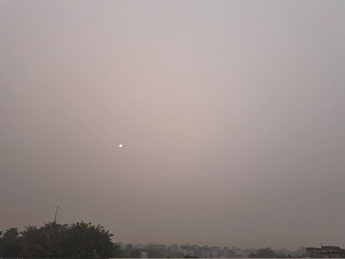Delhi right now...looks straight out of some post apocalyptic movie...
We are doomed.
#DelhiAirPollution #Healthemergency