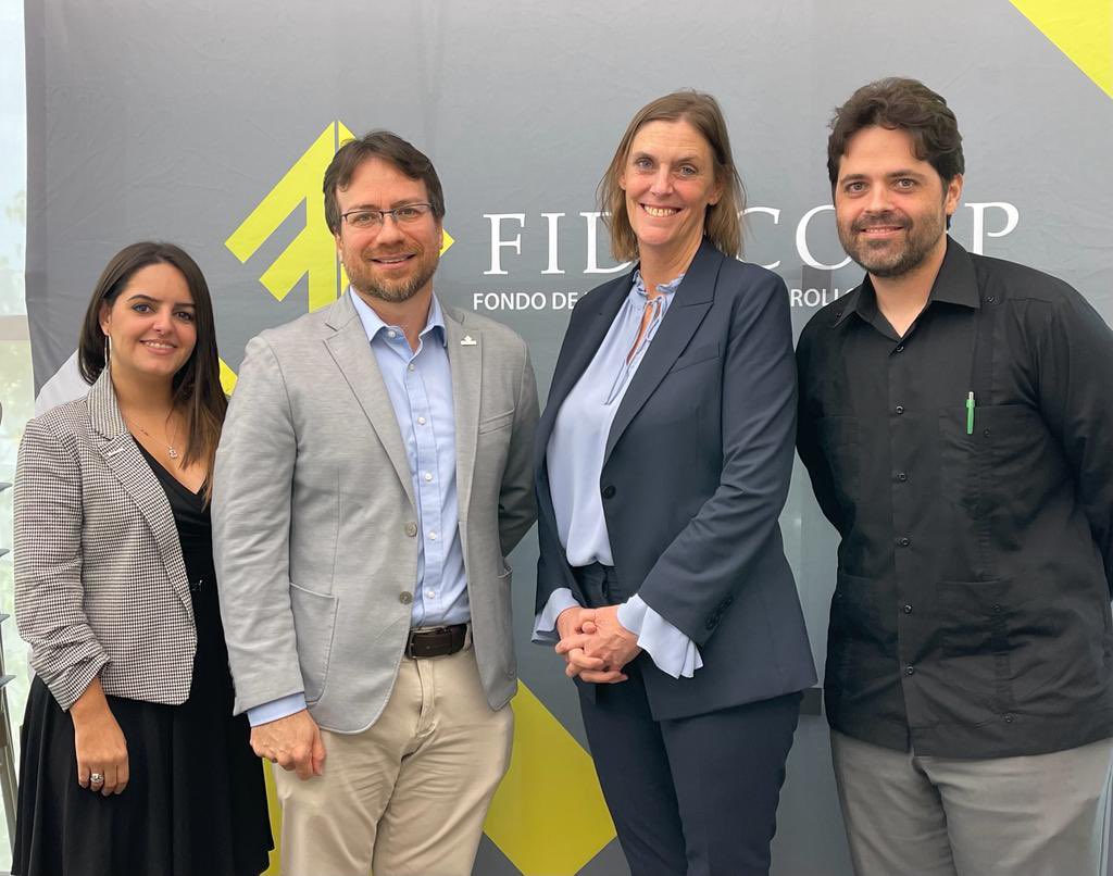 💚AMIGA DE PUERTO RICO
Hoy recibimos <a href="/CDCU_CathieM/">cathie mahon</a>, CEO de <a href="/InclusivCDCUs/">Inclusiv</a>, una de las organizaciones que más ha aportado al desarrollo de cooperativas financieras en Puerto Rico.
¡En #FIDECOOP nos sentimos orgullosos 🇵🇷 de ser parte de #Inclusiv!🌲🌲