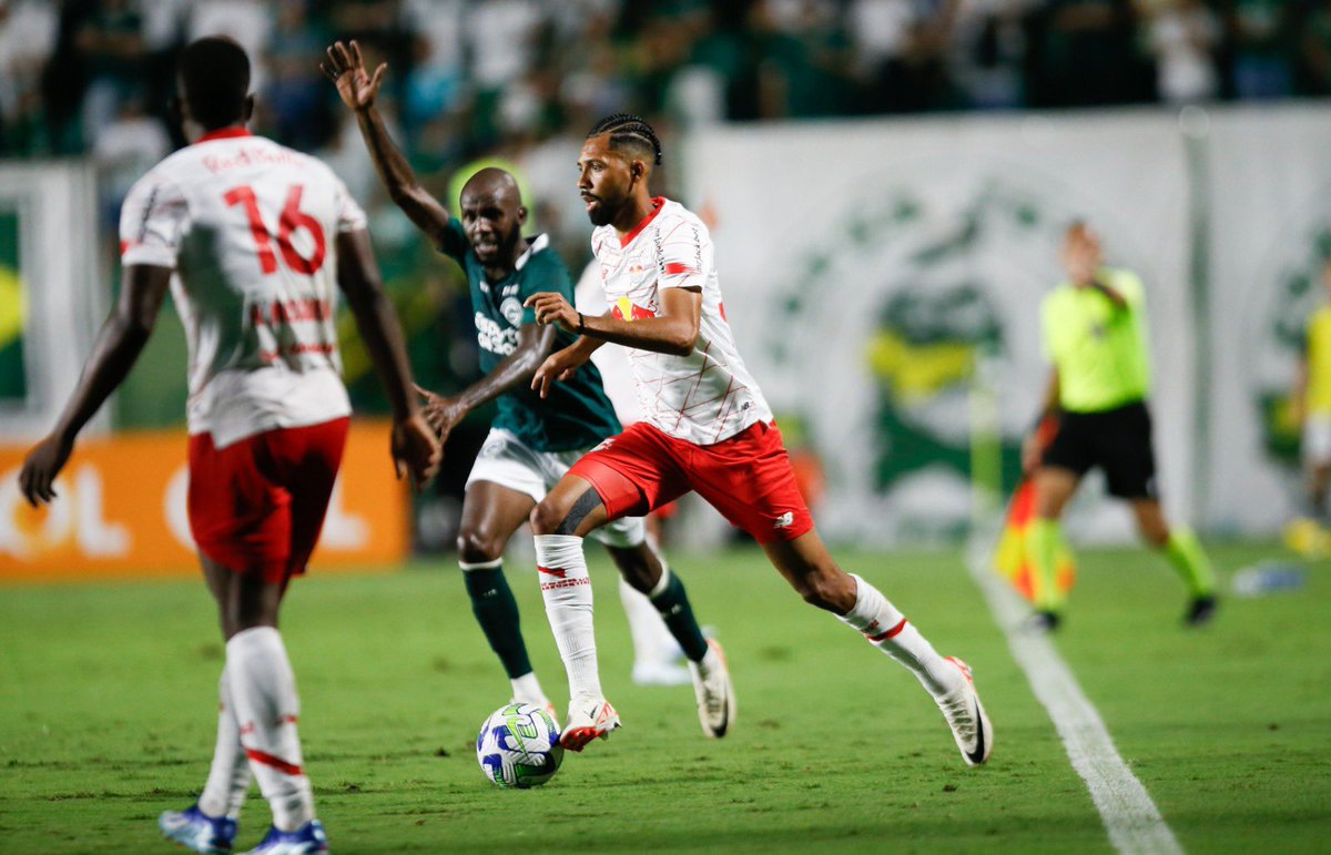 _matheusf's tweet image. Resultado muito importante fora de casa. Um passo de cada vez e seguimos em frente no Brasileirão. 🚀✅