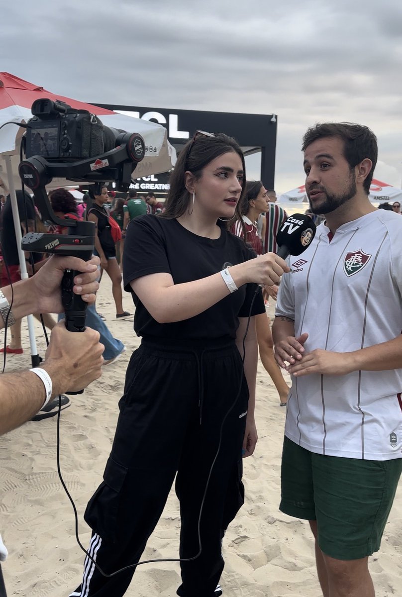 Thiago_Sani's tweet image. Falei com a braba @mahagess sobre uma curiosidade da final deste ano na fan zone. O dia 4/11 tb é aniversário da minha mãe. Sei que ela vai mandar aquela energia lá de cima ✨. Tudo pela Copa Libertadores🏆🇭🇺 #seremos