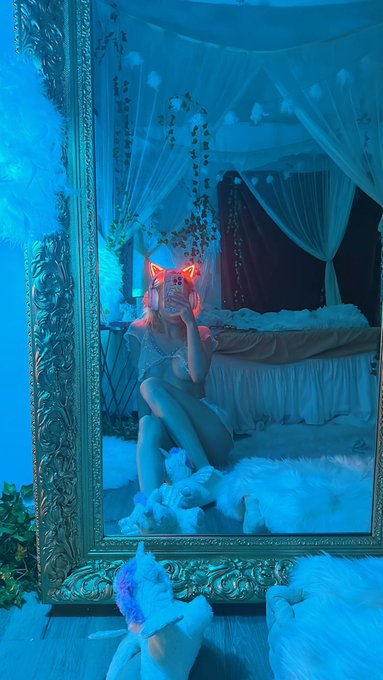 Watch Ivy Wolfe's leaked NSFW photo on TwXstars