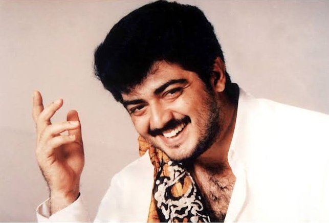 Who's Looking More Cute ?

         🔁#Vijay                           ❤️#Ajith
