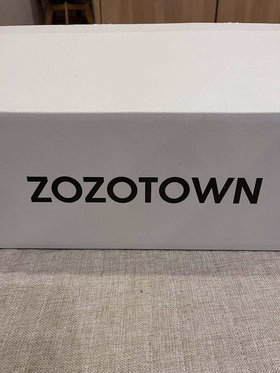 畳んで捨てようとしてた😅
10万ポイント当たったら、娘達にいっぱい買ってあげたい👗
当たりますように👏

#ZOZOWEEK箱CP