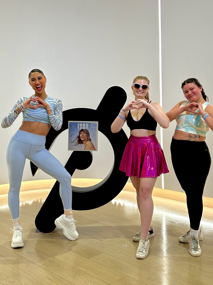 HannahKathryne's tweet image. The best #1989TaylorsVersion ride #HowIShakeItOff #ANightmareDressedLike @taylornation13 @onepeloton