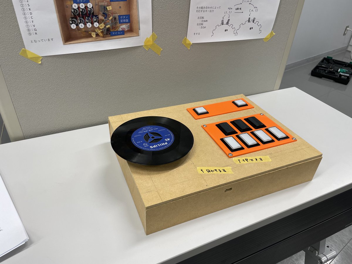 sofken2's tweet image. 二部ソフトウェア研究部では部員が製作したゲームやコントローラー、キーボードなどの作品の展示を2603教室で行ってます！
#旭祭2023