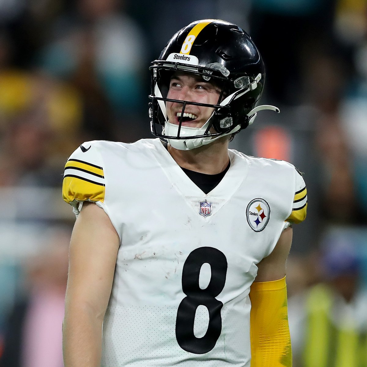NFLonCBS's tweet photo. Last two seasons, most go-ahead pass TD in final 5 minutes:

Kenny Pickett: 4
Josh Allen: 3 https://t.co/4QWbk7ztlX