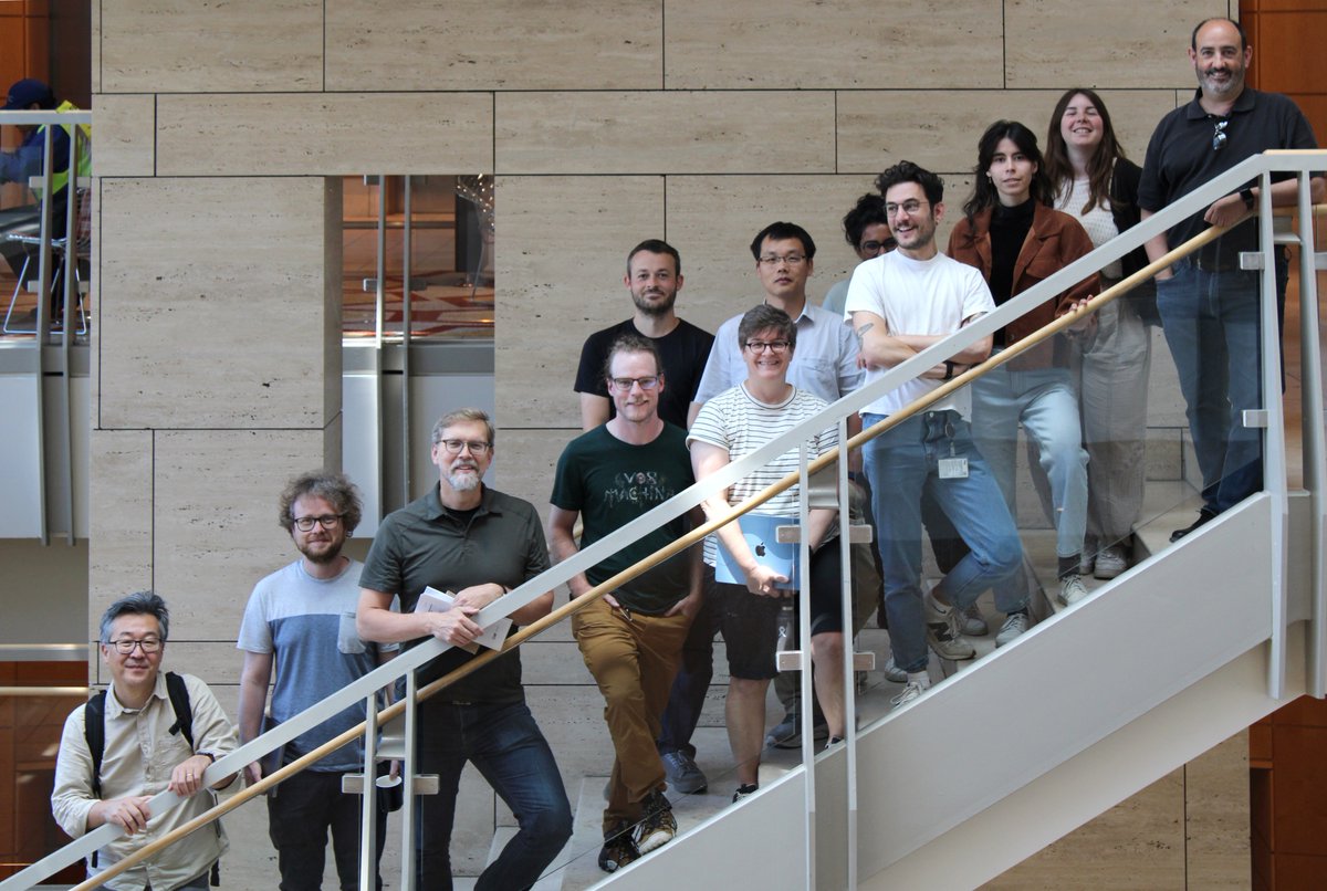 Dyche Mullins et al. (@mullinslab) on Twitter photo What's better than doing science by yourself? Doing it with friends and colleagues! This was the motivation behind our recent summer Archaeal Cell Biology Workshop-- Woods Hole-style collab here in San Francisco. <a href="/samjlord/">Sam Lord</a> @A_CharlesOrszag <a href="/Archaellum/">Sonja-Verena Albers</a> <a href="/MBLScience/">Marine Biological Laboratory (MBL)</a> <a href="/UCSF/">UC San Francisco</a> (1/n) What's better than doing science by yourself? Doing it with friends and colleagues! This was the motivation behind our recent summer Archaeal Cell Biology Workshop-- Woods Hole-style collab here in San Francisco. <a href="/samjlord/">Sam Lord</a> @A_CharlesOrszag <a href="/Archaellum/">Sonja-Verena Albers</a> <a href="/MBLScience/">Marine Biological Laboratory (MBL)</a> <a href="/UCSF/">UC San Francisco</a> (1/n)