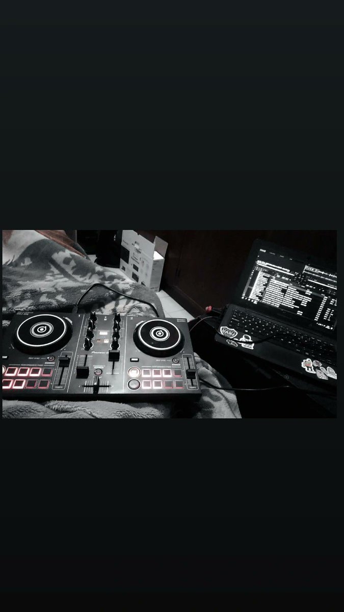 Viernes de jireh 💃🕺🎚💻🎧últimas joditas, ya nos guardamos para el egre🤫🙃