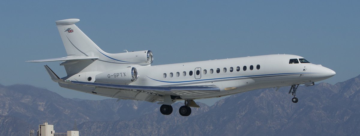 ShorealoneFilms's tweet image. Some heavy hitters coming &amp;amp; going at @VanNuysAirport today! #AvGeek #Gulfstream #GlobalExpress #Falcon 11-02-23