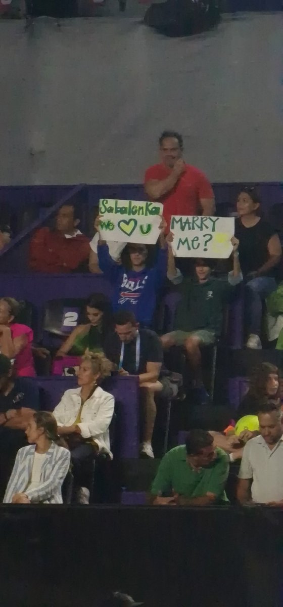frameyourself's tweet photo. That #bills fan from earlier has realised #jpegula is married and moved on really quickly π€£π€£π€£ #WTAFinals #fickle https://t.co/pkB7aEzmyZ
