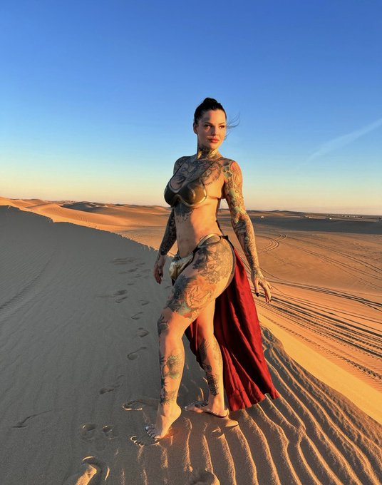 Slave Leia ⛓️ https://t.co/MQvYyEKW0p<a href="/tag/ceilingchallenge"class="tags"><span>#ceilingchallenge</span></a>