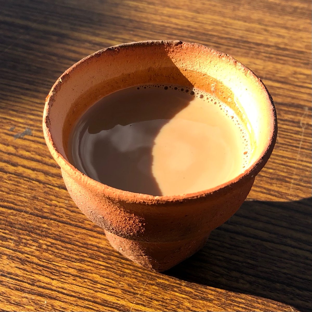 sun_okazu's tweet photo. 大阪で食べた(飲んだ)もの。
イベントで飲んだラム入りチャイ。この容器、日本の土で自分で焼いたんだとか😵飲んだらインド式に投げ捨てて割るようすすめられる。
ミシュティドイの器とかオーダーメイドしてくれそうな..(土器で水分蒸発させながら発酵させるヨーグルト)。
#wattechai @宇治市 https://t.co/fbDunBd6jY