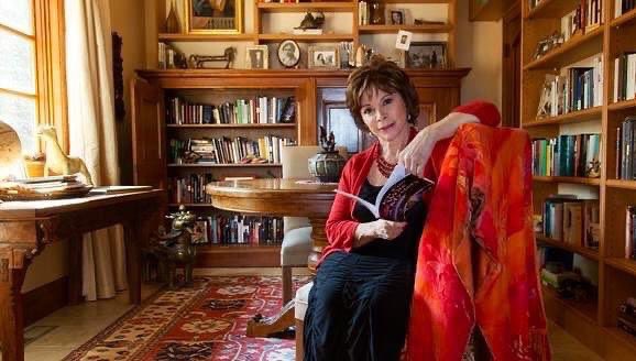 «La muerte no existe, la gente sólo muere cuando la olvidan; si puedes recordarme, siempre estaré contigo».

#IsabelAllende ✍️