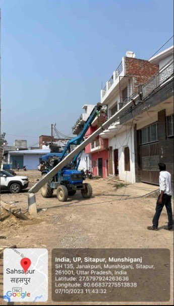 aksharmaBharat's tweet photo. उत्तर प्रदेश में बांस-बल्ली के बिजली के खंभे और जर्जर तार अब इतिहास की बात हो  जाएगी। 

इन्हें बदलने का कार्य युद्ध स्तर पर चल रहा है। 

जनता एवं माननीय जन प्रतिनिधियों से प्रार्थना है कि अपने क्षेत्र में ध्यान रखकर आवश्यक कार्य करवा लें।  

@narendramodi
@myogiadityanath
@Bhupendraupbjp 
@idharampalsingh   
#GoodGovernance #HumaraUP
@UPPCLLKO