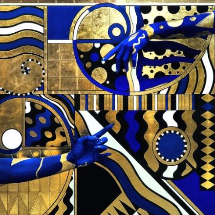 womensart1's tweet photo. Lina Iris Viktor, Liberian-British multidisciplinary artist who lives and works in Italy and uses various mediums including photography. #WomensArt https://t.co/N56h7gw2rU