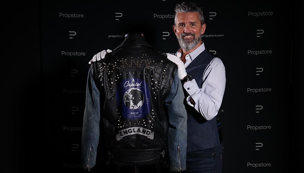 Ahead of a huge auction of iconic music-related items, Stephen Lane, CEO and founder of auction house @propstore_com, talks about the items that have caught his eye and what investors should be looking out for. 
campdenfb.com/article/why-mu…… 

#PropstoreLiveAuction #investment #music
