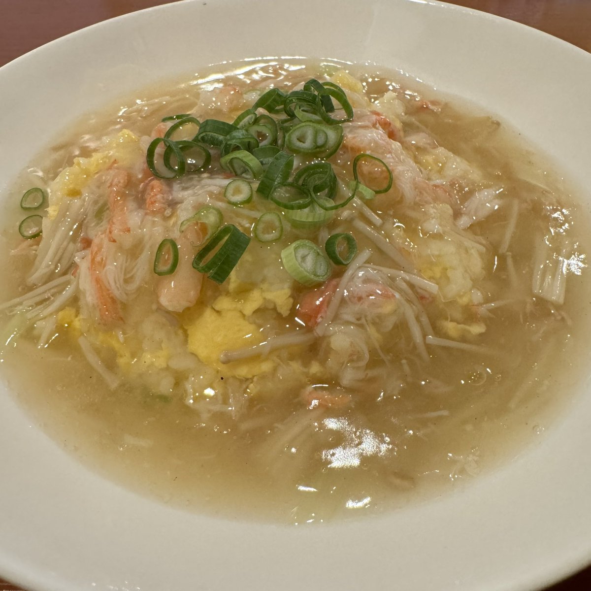 chitokalunch's tweet photo. 2023/11/01 水 の #ちとからんち
創作中華ダイニング TAKANARI
季節限定 紅ずわい蟹のあんかけチャーハン
サラダバー・スープ付き
本日スタートのメニューでした。

#千歳烏山ランチ
#千歳烏山 https://t.co/LovqHuhBgb