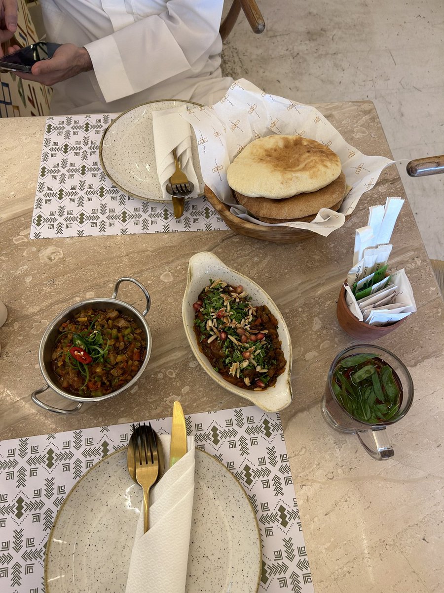 Wasan9892's tweet photo. صباح الخيرات 
فطور اليوم في #مرزام  مكان رايق واستقبلونا بالقهوه العربيه 🥰 طلباتنا حمسة باذنجان 10/8 
مقلقل لحم 10/10. وخبز حاار 😋😋 الاطباق لذيذه https://t.co/BjpPEZ3zSh