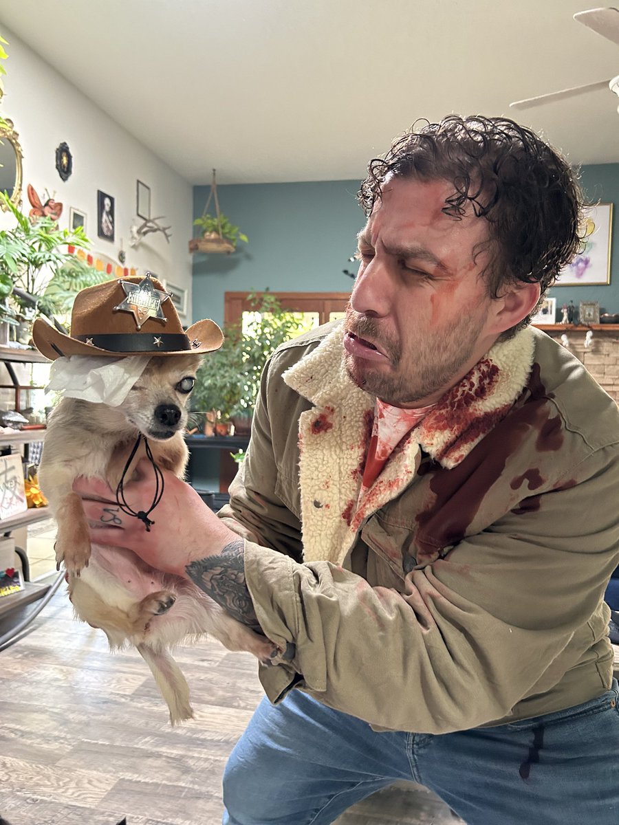 MocoGaming's tweet photo. happy halloween from us and peanut (honorary participant since she lost an eye this year)! ❤️ @TheWalkingDead @JDMorgan https://t.co/LekaDxSnQv