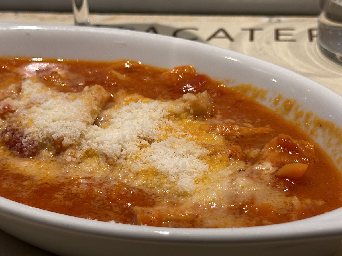 “Trippa alla parmigiana” - tripe with a healthy dose of parmigiano-reggiano, in a tomato sauce, that is very very much from Emilia-Romagna. A discovery yesterday, and a very pleasant one at that!
#OsteriaSantaCaterina #Bologna