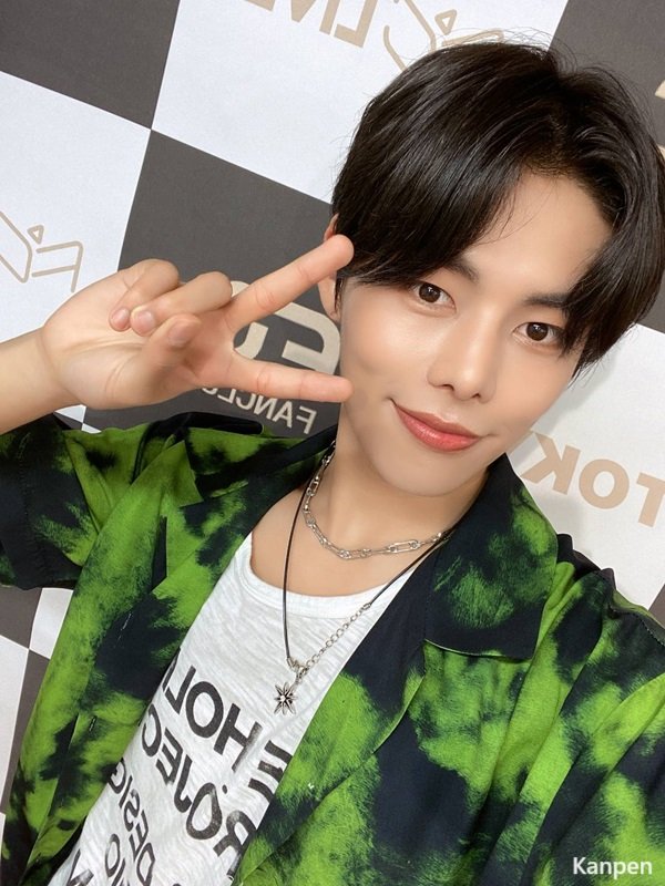 _gnabspeRb3's tweet image. me enamore, me enamore de un tiefen
#TFN #티에프앤 @TFN_official_