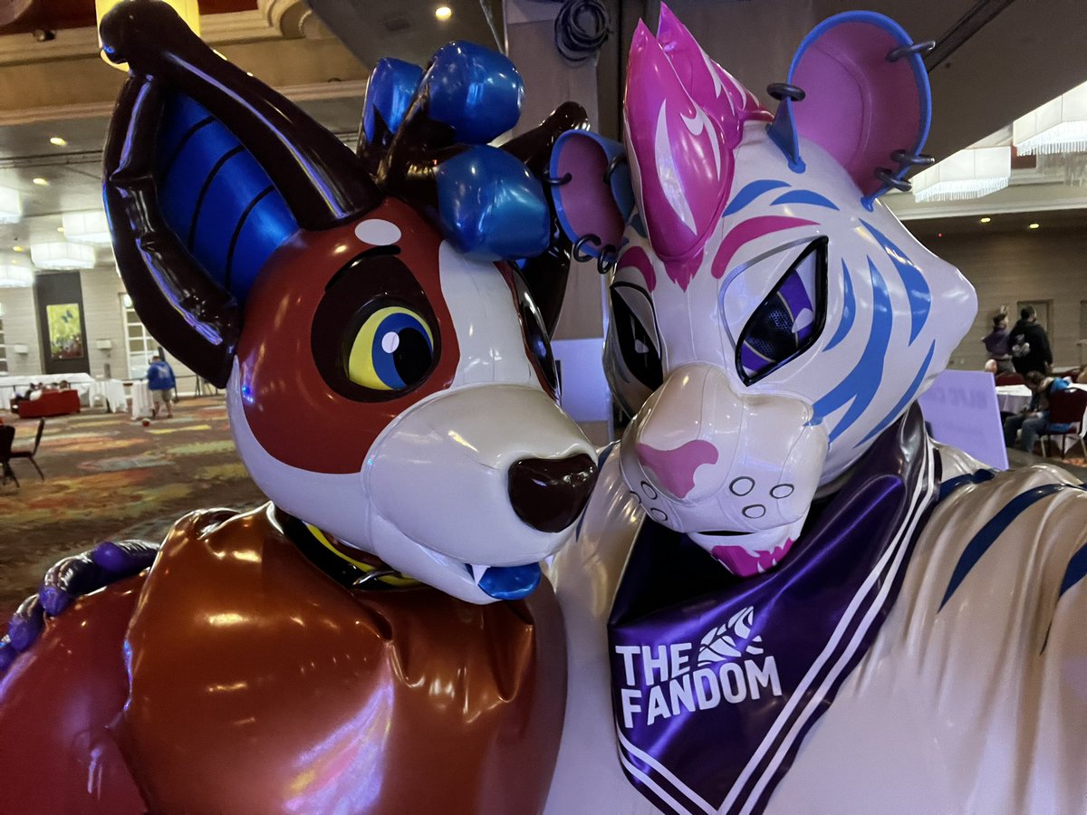 RubberQuietFire's tweet image. So @BiggestLittleFC adult dance is happening now and I found a @FycusBat!! 

Hoods:@karinKariwanz 
Additional latex: @kinkengineering