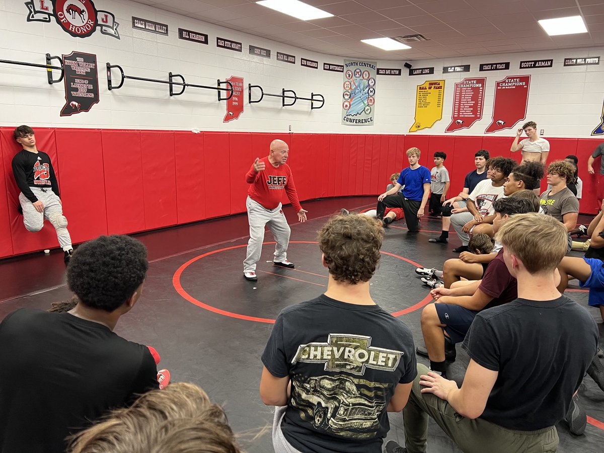 JeffHSWrestling's tweet photo. It’s on again! 40th year as a head wrestling coach. Still have that “passion.”#LiveLifeRight. #BronchoWrestling #GettingBetterEveryDay https://t.co/JackfFIlSI