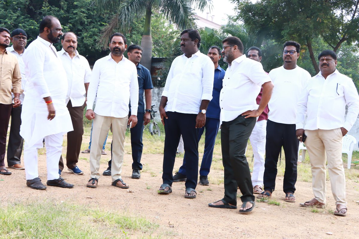 రేపు ఉదయం 10 గంటలకు, మల్కాజిగిరిలో మంత్రి హరీష్ రావు గారు ముఖ్యఅతిథిగా పాల్గొనే BRS పార్టీ కార్యకర్తల విస్తృత స్థాయి సమావేశ సభ ప్రాంగణాన్ని పరిశీలించడం జరిగింది.