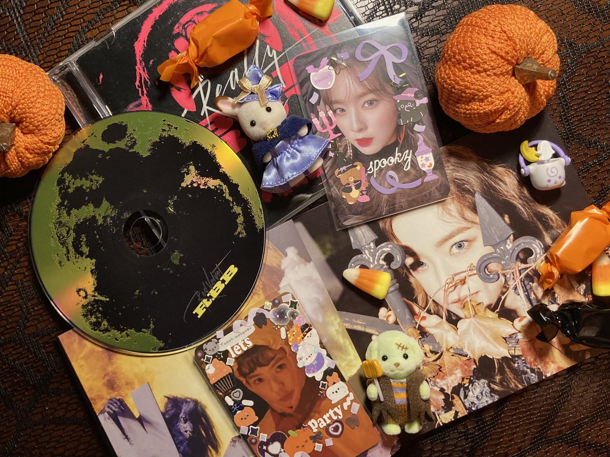 summer82886010's tweet photo. Happy Halloween!
>-(૮• ̫ • )->づ🎃 
Trick Or Treat!!!🍬🍬
🎃🕸️── ⋆⋅☆⋅⋆ ──🕸️🎃
#redvelvet #reveluv #irene #deco #calicocritters #halloween #kpop #decotoploader #redvelvetphotocard #ireneredvelvet #kpopdeco https://t.co/78dNc2oxNM