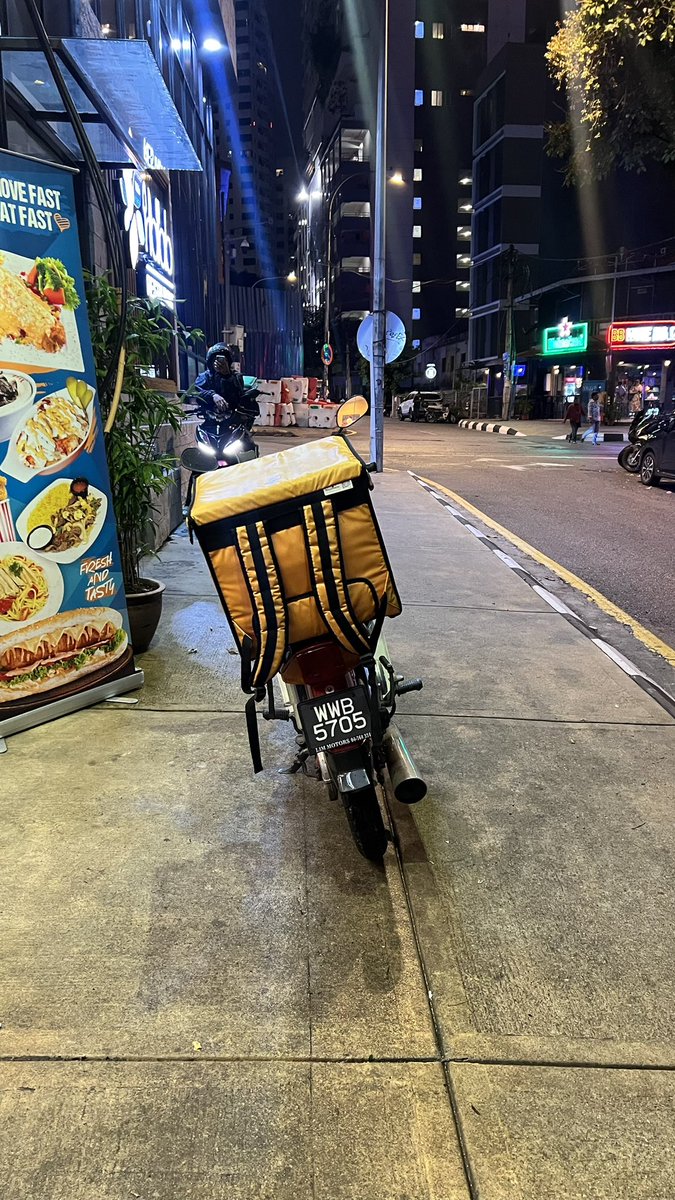 NabilErsyad's tweet photo. @DBKL2u Jalan Berangan @DBKL2u
31/10/2023 22:10
#crimeagainstpedestrians #pavementparking
#dbkI https://t.co/fpr0HcRoxf