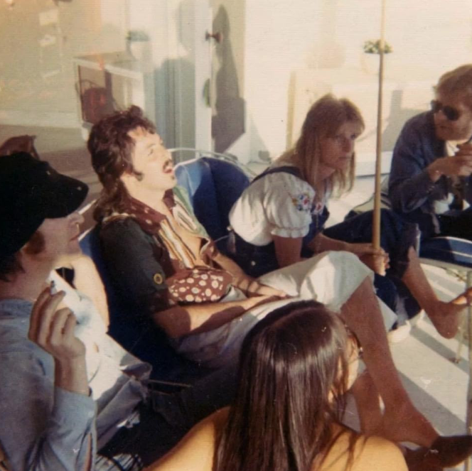 ClaudioFinding's tweet image. Newly unearthed photo of Paul and John from '74...

source: Mal Evans archive