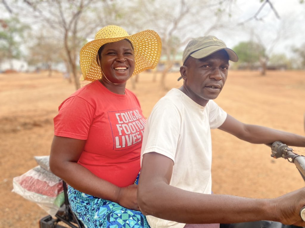 ADRAZimbabwe's tweet photo. #seedfair in #pictures - with @UsaidZimbabwe @USAIDSavesLives @USAID & @ADRAIntl https://t.co/nUSbK4fxA1