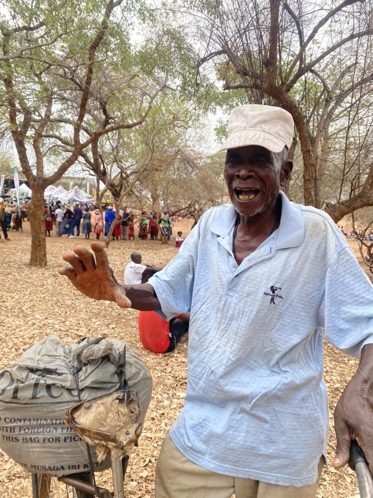 ADRAZimbabwe's tweet photo. #seedfair in #pictures - with @UsaidZimbabwe @USAIDSavesLives @USAID & @ADRAIntl https://t.co/nUSbK4fxA1