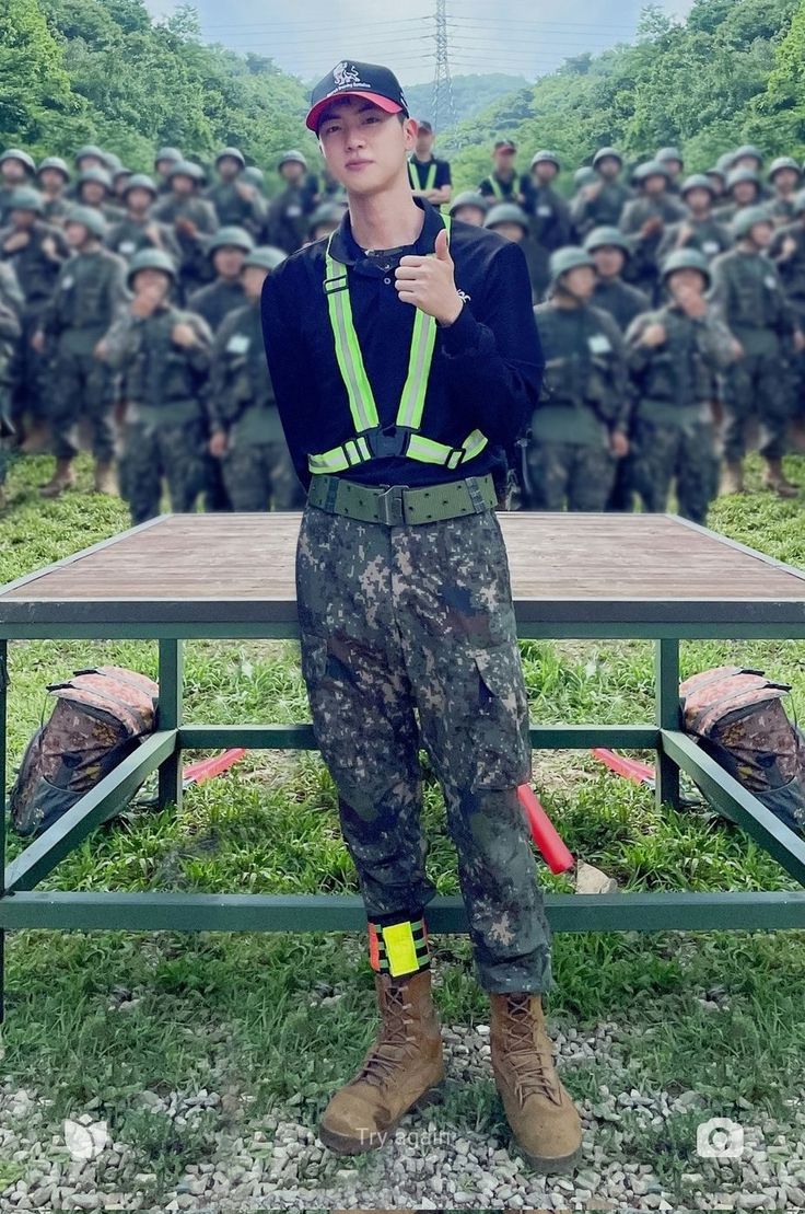 seokjin_updates's tweet photo. Kim Seokjin successfully completed a 20-kilometer march while carrying 3 sets of full combat gear, each weighing between 20-30 kilograms. In the event that any trainee fell down during the march, Assistant Drill Instructor had to carry them, and Kim Seokjin, being a Super Special Warrior, carried three such trainees.

In total, he carried a load of 60-90 kilograms for a duration of 3-4 hours. He is more than capable of carrying a substantial weight, this man is a all rounder, he's literally good at everything he does. 
I know everyone wishes to be those 3 trainees who fell down 😂