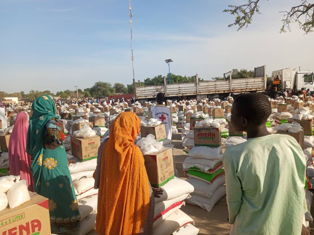 fataouhama's tweet photo. 📍 Bosso, #Diffa 

Cette semaine à #Bosso, @CICR_Afrique et @crniger bouclent une distribution alimentaire à 1'926 familles réfugiées, déplacées et retournées.

👇   13'482 pers ont bénéficié d'une ration alimentaire de mil, haricots, de riz, d'huile et de sel. https://t.co/fxoyNSDvyg