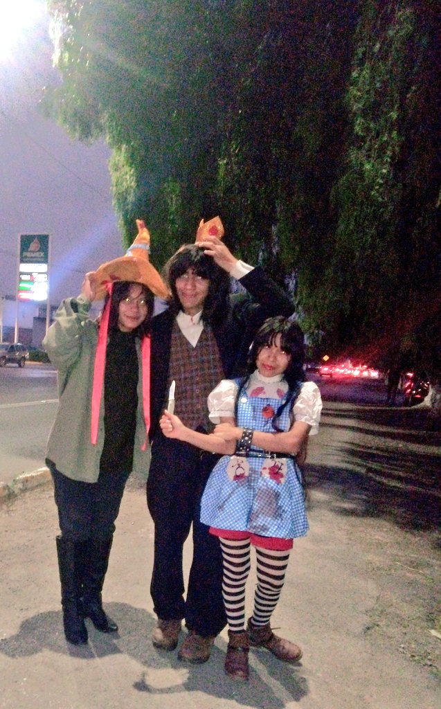 FreneticoWalker's tweet photo. #KingHace #adventuretime #HalloweenHavoc #HappyHalloween #alicemadnnes #alicecosplay #HalloweenCosplay 
What a good coexistence https://t.co/eAQy1skt9j